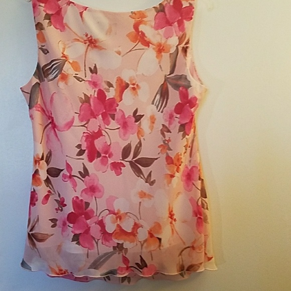 Beautiful Spring Floral Top - Picture 2 of 4